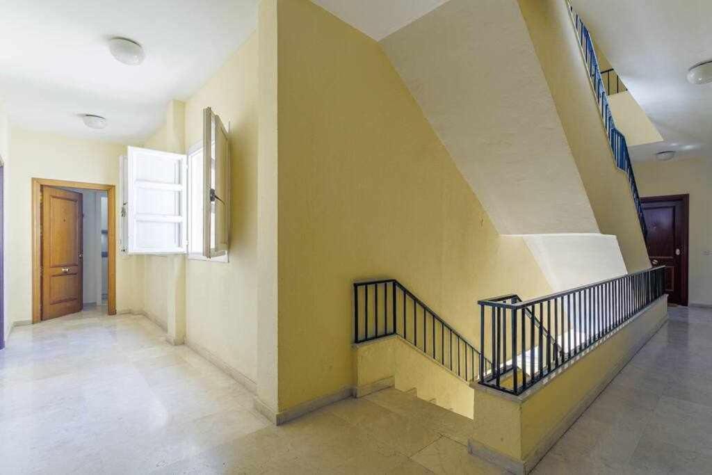 Appartamento Santa Cruz Parking Incluido Siviglia Esterno foto