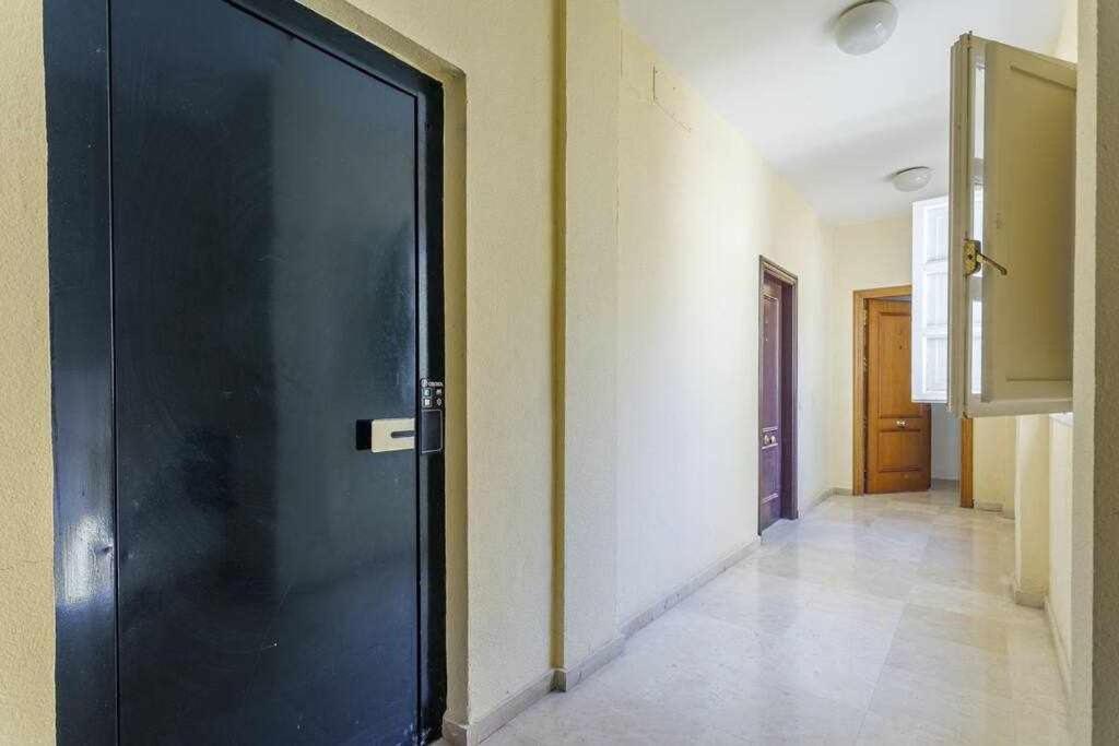 Appartamento Santa Cruz Parking Incluido Siviglia Esterno foto