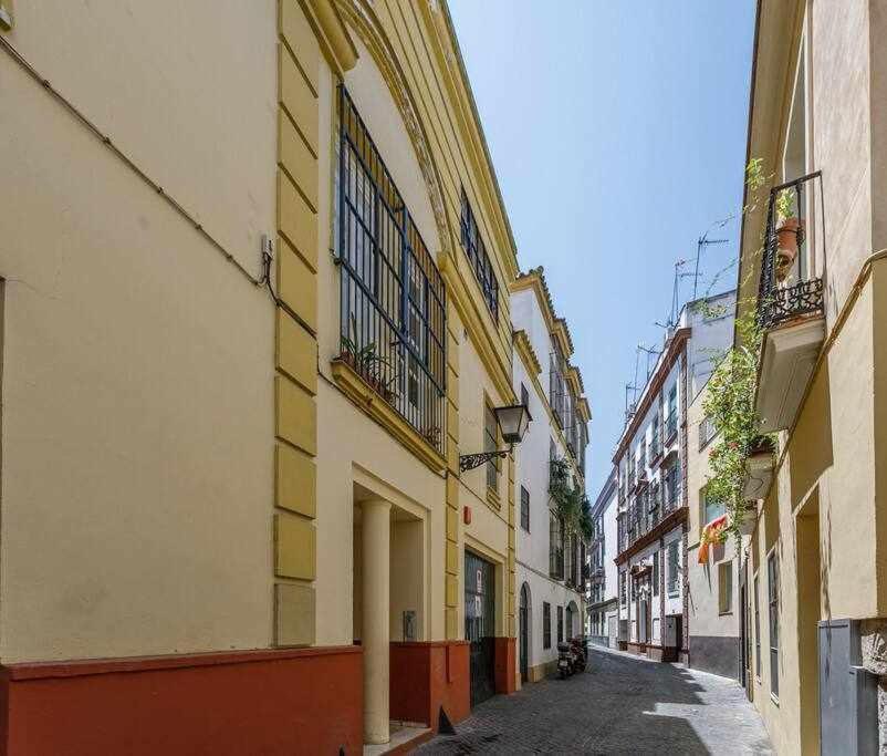 Appartamento Santa Cruz Parking Incluido Siviglia Esterno foto